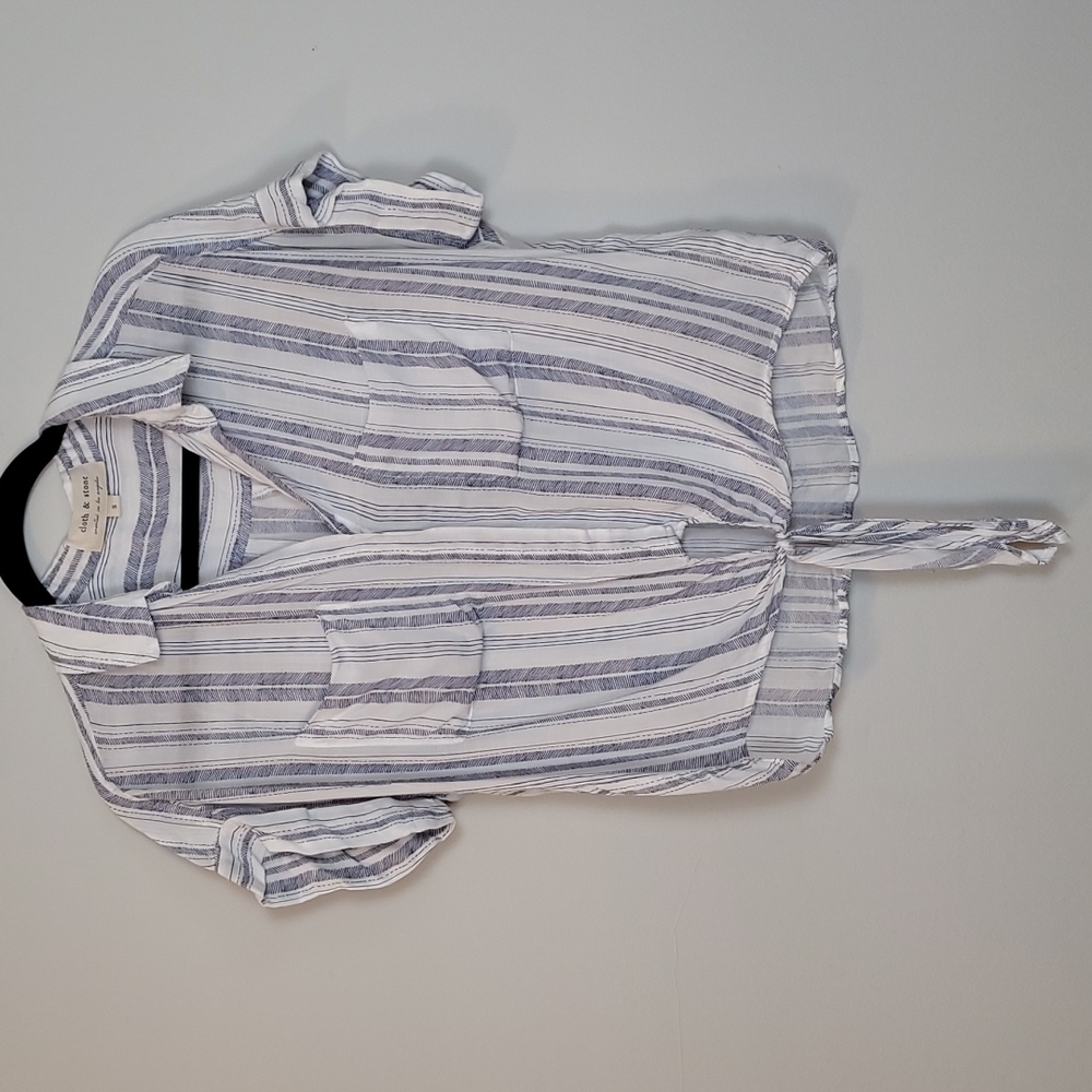 Anthropologie Cloth & stone striped tie front cropped shirt